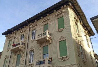 La Casa di Vale allows 18 year olds to book a room