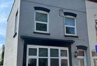 City beach air B&B 2 allows 18 year olds to book a room