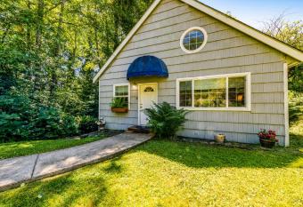 Alder Cove has Balcony rooms
