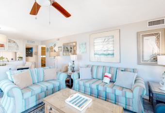 El Matador 269 has Balcony rooms