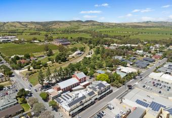 The Tanunda Club Guest Suites has Balcony rooms