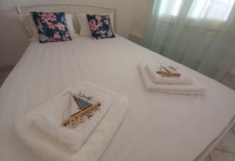 Seaside House has Balcony rooms