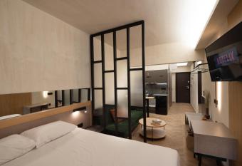 LEO CENTRALE allows 18 year olds to book a room