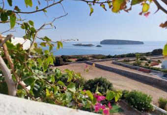 Sophia & Chris Studios has Balcony rooms