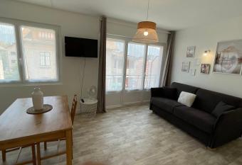 Le Bout du lac Studio r  nov   avec Balcon et vue sur la montagne has Balcony rooms