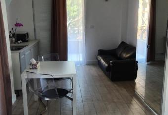 Studio 21 allows 18 year olds to book a room