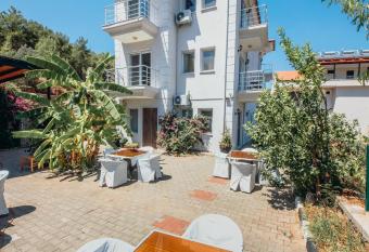 Onoda Hotel & Suites has Balcony rooms