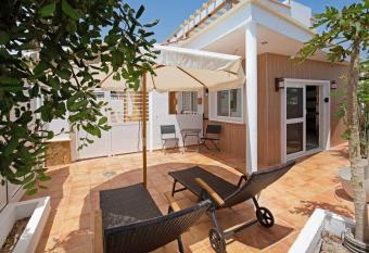 Las Arenas Single has Balcony rooms