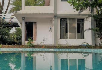 BAYA FARMS KARJAT 3 BEDROOM VILLA has Balcony rooms