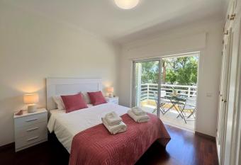 Vilamoura Central 2 With Pool by Homing allows 18 year olds to book a room