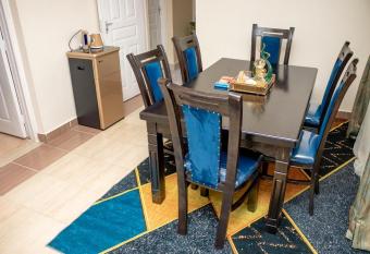 CASTER JKIA HOMES has rooms with a private hot tub