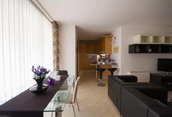 Apartments Casa Emonia has Balcony rooms