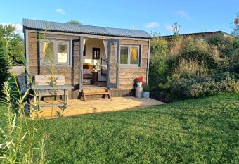 Rhodes To Serenity - Mermaid Shepherds Hut allows 18 year olds to book a room