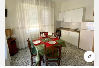 Appartamento in centro, a 150 m dal mare has Balcony rooms