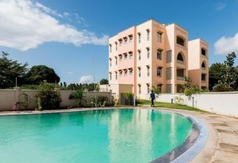 Karibu Nyumbani (2 bdroom apt with a swimming pool has Balcony rooms