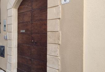 Il Vico Del Drago allows 18 year olds to book a room