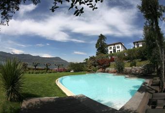 Il Sole Di Ranco has Balcony rooms