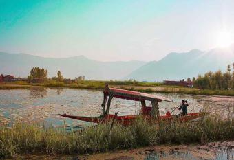 Book with us has Balcony rooms