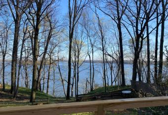 Lakeside cottage w/ 3 bed, 2 bath & spectacular view! has Balcony rooms