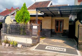 Suta Lovina House has Balcony rooms