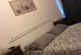 La Tenuta di Leo has rooms with a private hot tub