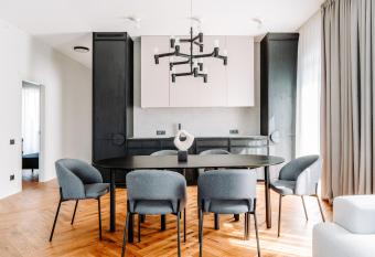 Mano Jura has rooms with a private hot tub