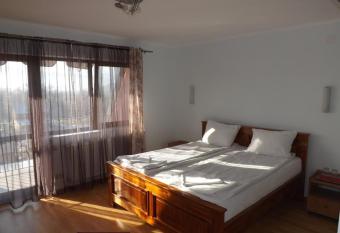 Pensiunea Osencuta allows 18 year olds to book a room