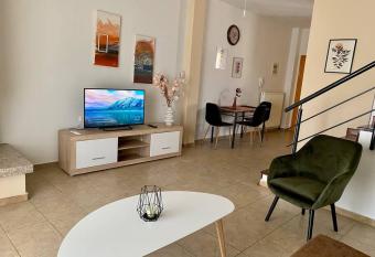 Comfy and Modern Maisonette has Balcony rooms