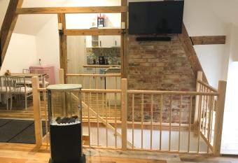 Zschampert Hof bei Leipzig Ruhige Ferienwohnung Bauernhof f  r 4-5 Personen has Balcony rooms