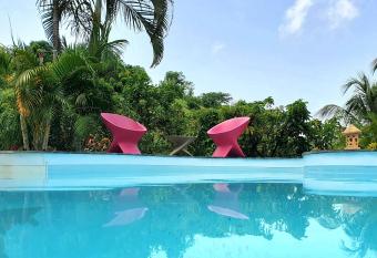 La Villa Baie du Marin allows 18 year olds to book a room