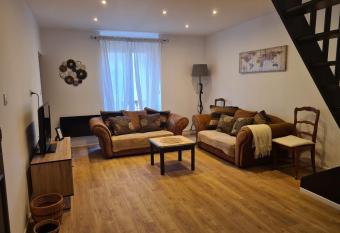 Magnifique appartement avec terrasse has Balcony rooms