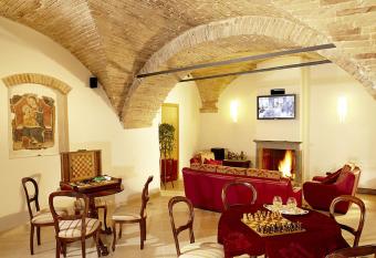 Hotel Italia allows 18 year olds to book a room