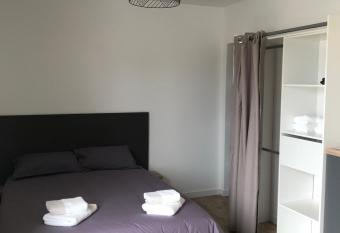 STUDIO A 20 MIN DU PUY DU FOU allows 18 year olds to book a room