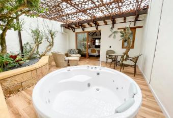 Hotel Boutique El Carmel allows 18 year olds to book a room