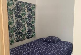 B  ziers/ville/sud allows 18 year olds to book a room