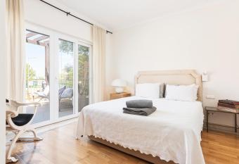 RITA - Vilamoura allows 18 year olds to book a room