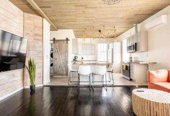 Midtown Penthouse Blocks from the Beach allows 18 year olds to book a room