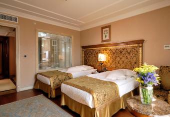 The Central Palace Taksim has rooms with a private hot tub