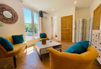 The Ronsardienne Suite in a charming mansion at the gates of Tours has Balcony rooms