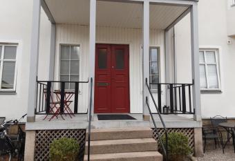 K  lg  rdsbergsgatan Uddevalla 7 rum o k  k allows 18 year olds to book a room