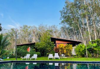 Lok Mun Bungalows has Balcony rooms