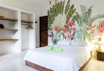 Reserva Biologica Caoba allows 18 year olds to book a room