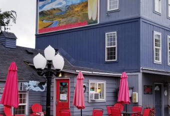 Deep Water Inn has Balcony rooms