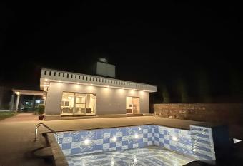 FARM & POOL PARTY 2 acre with 2 rooms has Smoking/Balcony rooms