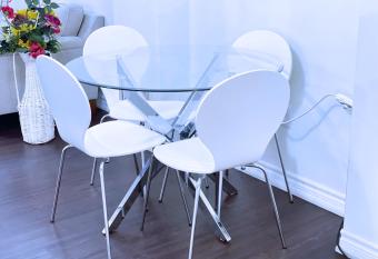 WELCOME TO PREMIUM LIVING PLACE / 2 BEDROOMS SUITE has rooms with a private hot tub