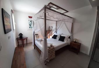 VILLA RASOA chambre NOSY BE allows 18 year olds to book a room