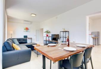 NEW 2023 Apartment Marchesi Vodnjan allows 18 year olds to book a room