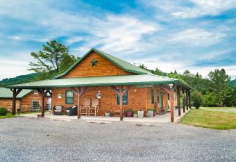 7Cs lodging has Balcony rooms