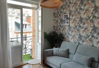 Chez Apolline - Vue Cath  drale - Hyper centre ville has Balcony rooms