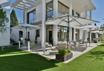 Monte Alta allows 18 year olds to book a room